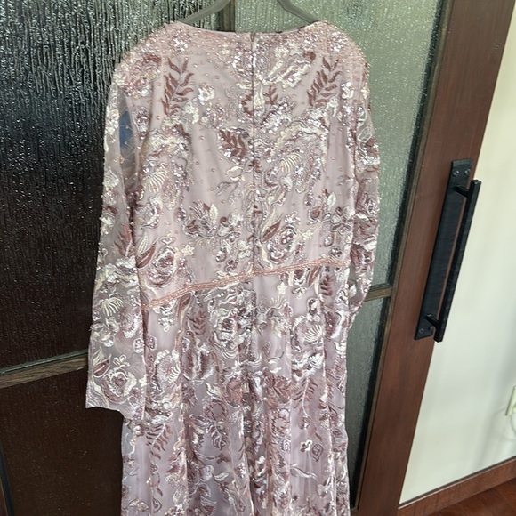 Mac Duggal Embellished V Neck Illusion Long Sleeve A Line Gown Size 16. - Picture 10 of 12